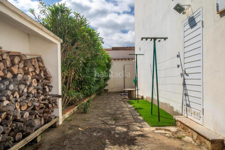 Casa  individual en excelente estado a 120m de la playa de Riells en Escala (L´)