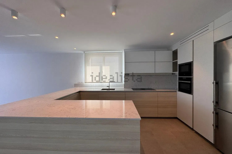 Chalet pareado en avenida Riells