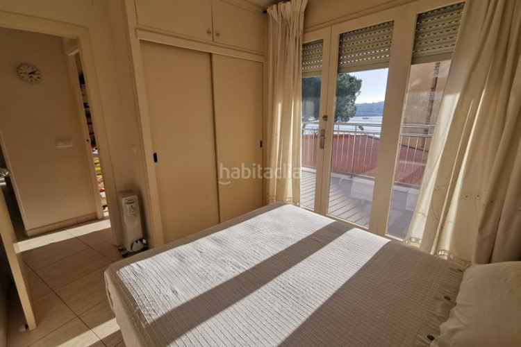 Piso en passeig mar 17 apartamento primera linia de mar con amplias terrazas y piscina comunitaria en el pueblo de l'escala en Escala (L´)