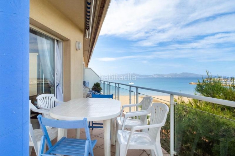 Ático exclusivo ático dúplex en primera línea de mar con vistas espectaculares en Escala (L´)