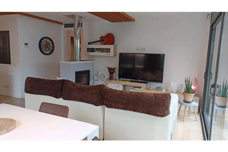 Casa independiente en calle Trencabraços
