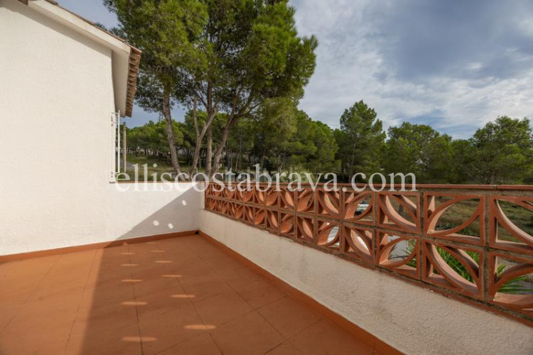 Casa  con vistas al mar y a la montaña - puig sec en Escala (L´)