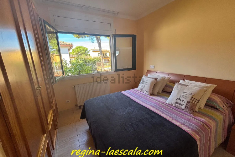Chalet pareado en calle Cantallops