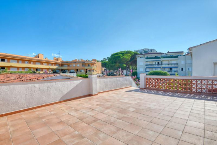 Apartamento en termes 8 apartamento reformado con parking en cala Montgó, lescala en Escala (L´)