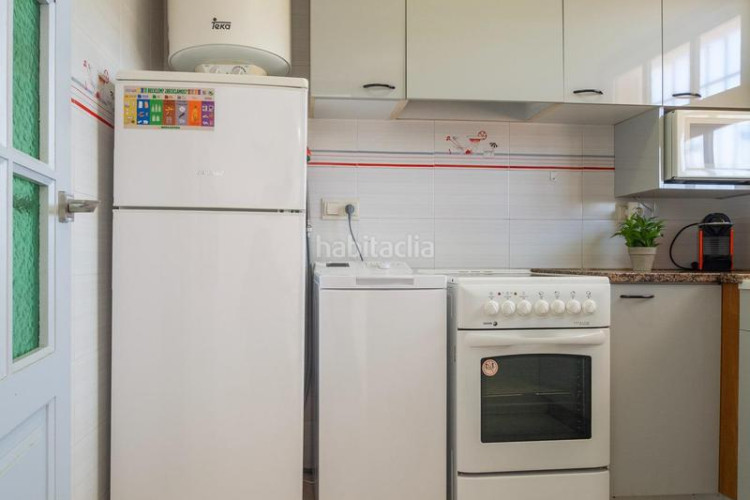 Apartamento piso de tres dormitorios en el centro de Riells, lescala. en Escala (L´)