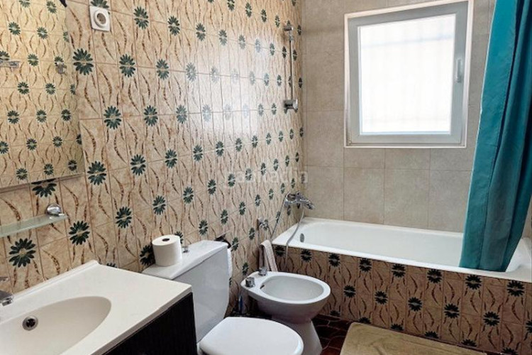 Casa villa de 216m² con 5 dormitorios, 2 baños y piscina privada posible en Escala (L´)