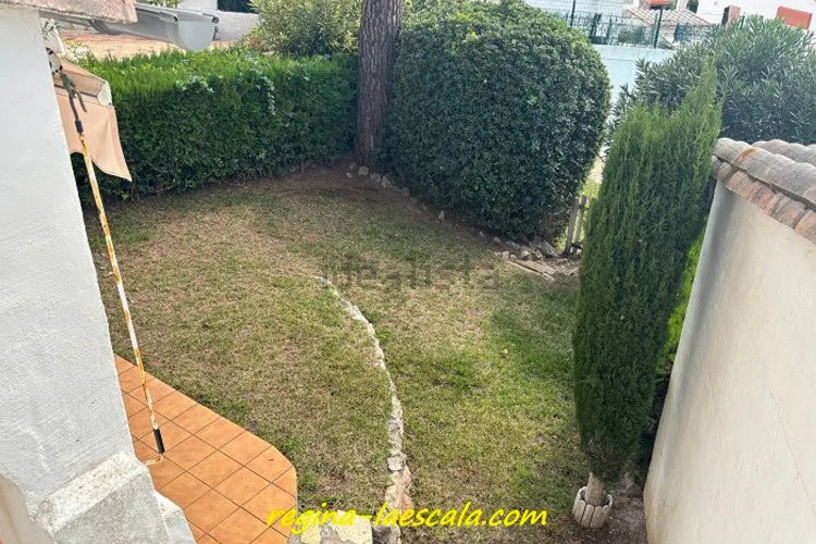 Chalet adosado en calle Onyar
