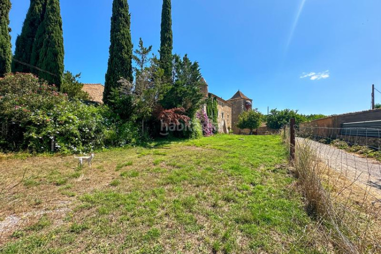 Casa masía del siglo xvi ubicada en lescala, en la costa brava, con 860 m de superficie habitable organizados en torno a un amplio pati en Escala (L´)