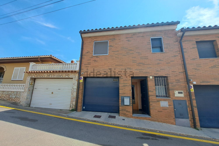 Casa de construcción 2008 con vistas panorámicas, en una zona residencial exclusiva!