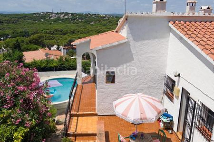 Casa  en cala Montgó con piscina, bonitas vistas y a sólo 180m del mar en Escala (L´)