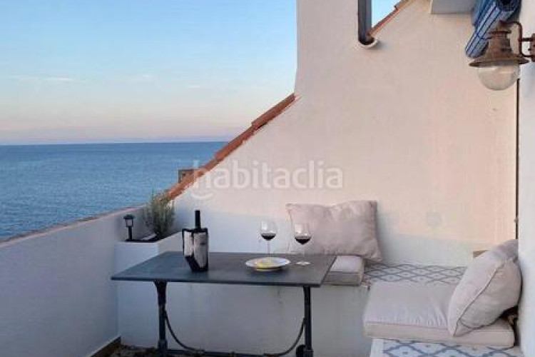 Piso dúplex exclusivo con espectaculares vistas al mar y solárium privado en Escala (L´)