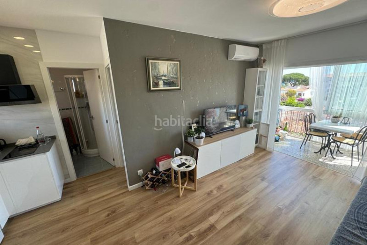 Piso para aprovechar apartamento de 38 m2 con terraza de 8 m2 vista al mar en Escala (L´)