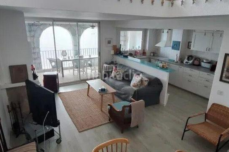 Piso dúplex exclusivo con espectaculares vistas al mar y solárium privado en Escala (L´)