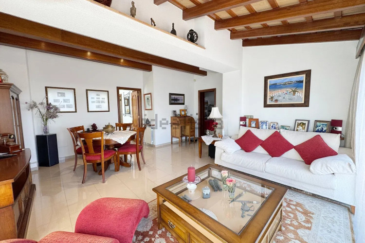 Casa independiente en calle de Figueres, 1