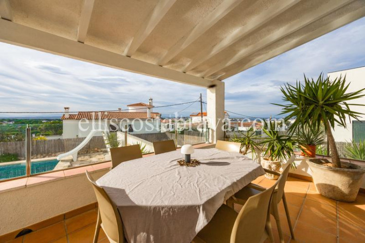 Casa  con vistas al mar y a la montaña - puig sec en Escala (L´)