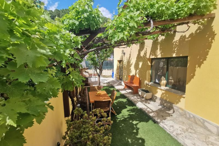 Casa en carrer cantallops 9 casa unifamiliar con piscina, garage, orientación sud en l'escala en Escala (L´)