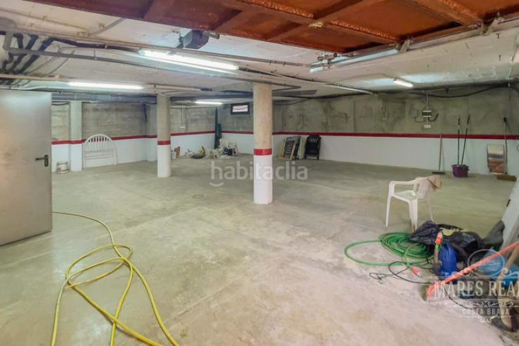 Casa gran casa de dos plantas con muebles cerca del mar en l3839escala. en Escala (L´)