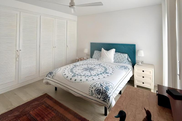 Piso dúplex exclusivo con espectaculares vistas al mar y solárium privado en Escala (L´)