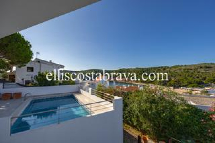 Casa fantástica propiedad con piscina privada y vistas al mar. en Escala (L´)