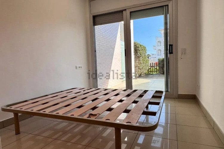Precioso apartamento de planta baja frente el puerto de l'Escala!