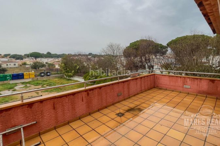 Casa gran casa de dos plantas con muebles cerca del mar en l3839escala. en Escala (L´)