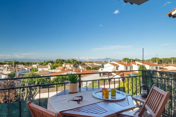 Apartamento piso en muy buen estado con vistas despejadas en Escala (L´)