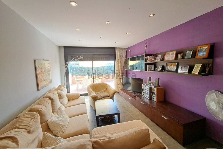 Casa de construcción 2008 con vistas panorámicas, en una zona residencial exclusiva!