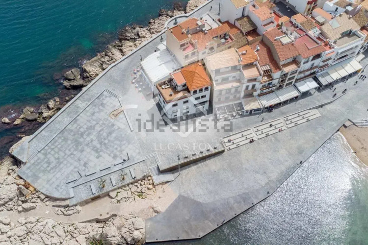 Chalet pareado en calle de la Torre