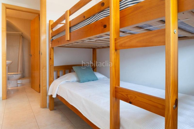 Dúplex fantástico dúplex a solo 650m de la playa y junto a todos los servicios! en Escala (L´)