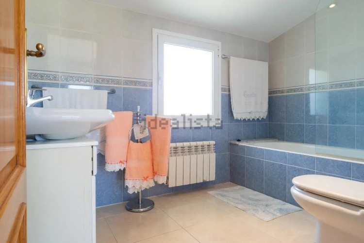Chalet pareado en calle Tossa