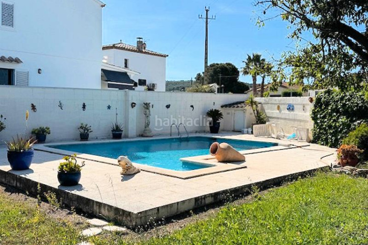 Casa villa de 180m²,con 3 dormitorios, garaje y piscina privada en Escala (L´)