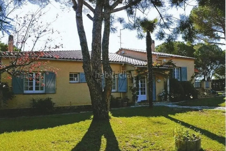 CASA UNIFAMILIAR ESTIL PROVENÇAL A L'ALT EMPORDÀ