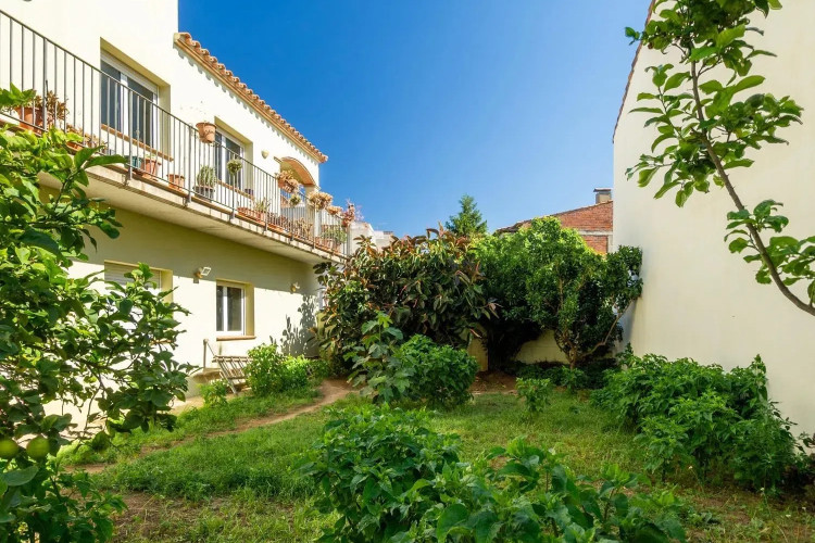 Chalet pareado en calle Tossa