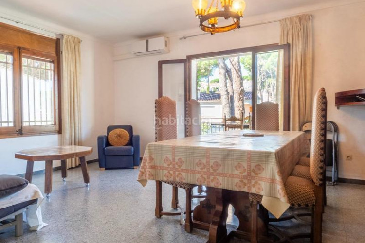 Casa  individual con jardín privado zona puig sec en Escala (L´)