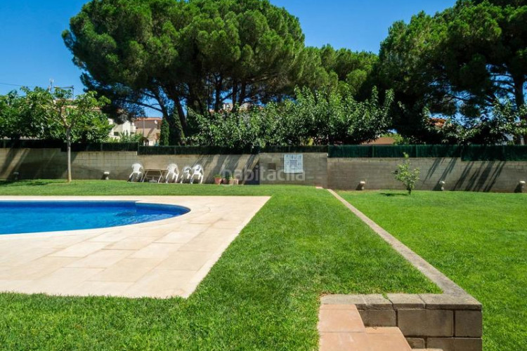 Dúplex fantástico dúplex a solo 650m de la playa y junto a todos los servicios! en Escala (L´)