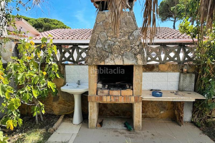 Casa villa de 216m² con 5 dormitorios, 2 baños y piscina privada posible en Escala (L´)