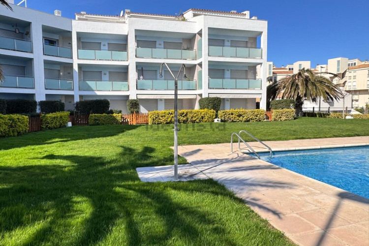 Precioso apartamento de planta baja frente el puerto de l'Escala!