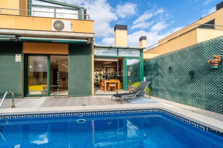 Casa  moderna situada a 250m de la playa en Riells Escala (L´)