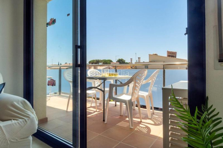 Dúplex fantástico dúplex a solo 650m de la playa y junto a todos los servicios! en Escala (L´)