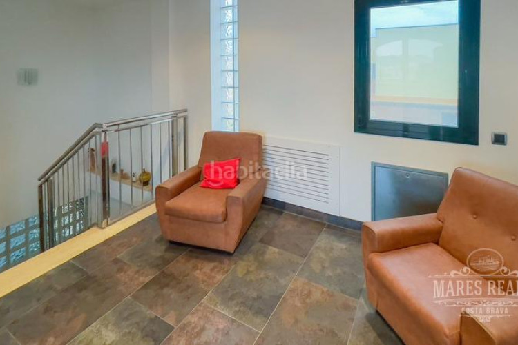 Casa gran casa de dos plantas con muebles cerca del mar en l3839escala. en Escala (L´)