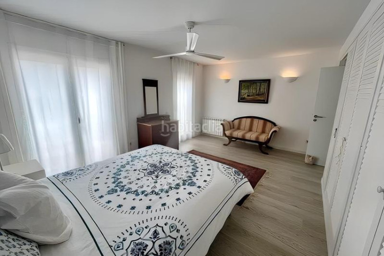 Piso dúplex exclusivo con espectaculares vistas al mar y solárium privado en Escala (L´)