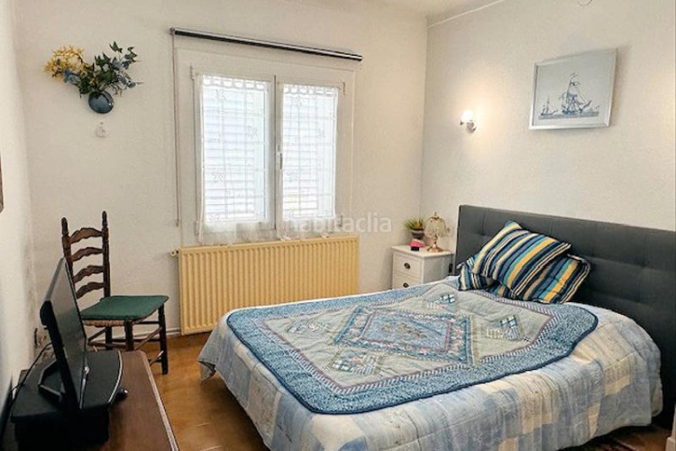 Casa  de 202m² con 5 dormitorios, 2 baños, 200m de la playa. en Escala (L´)