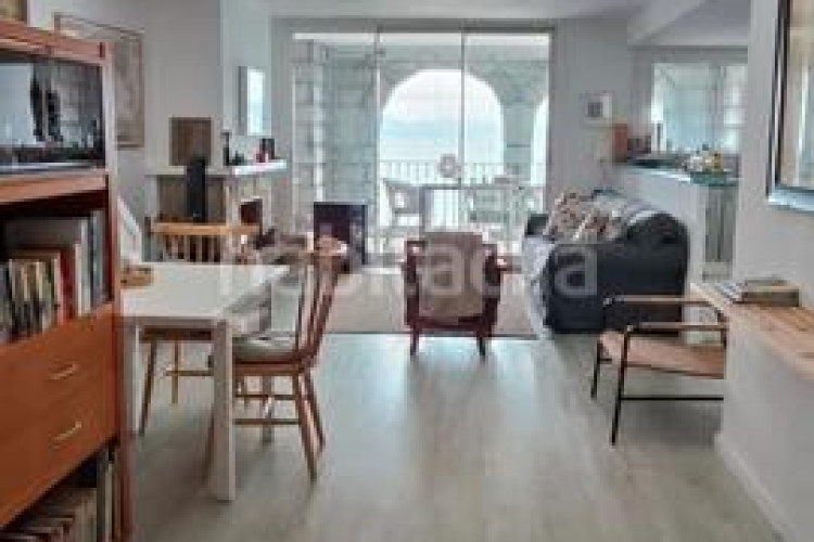 Piso dúplex exclusivo con espectaculares vistas al mar y solárium privado en Escala (L´)