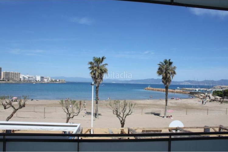 Piso en naintré 3 moderno apartamento en la playa de Riells en Escala (L´)