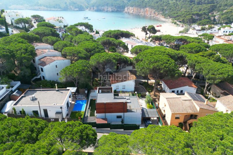 Casa moderna casa a sólo 3 minutos a pie de la playa de cala Montgó, en lescala, en la costa brava.en el límite del parque natural del en Escala (L´)