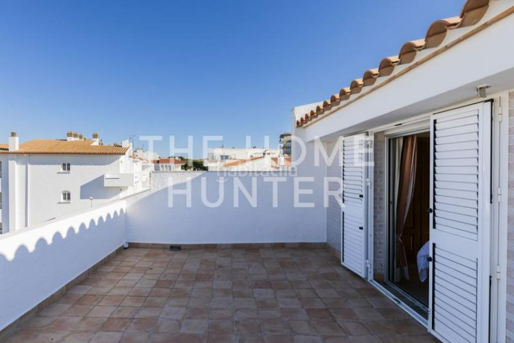 Ático  de 214 m2 con vistas y terraza en venta en escala, l en Escala (L´)