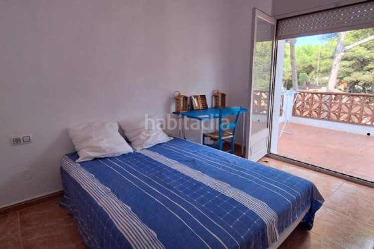 Casa pareada espaciosa casa con jardín y jacuzzi, zona cala montgó en Escala (L´)