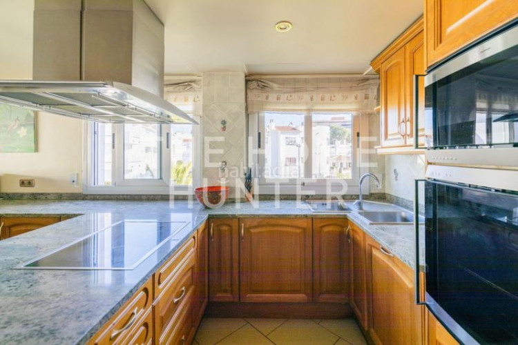 Ático  de 214 m2 con vistas y terraza en venta en escala, l en Escala (L´)