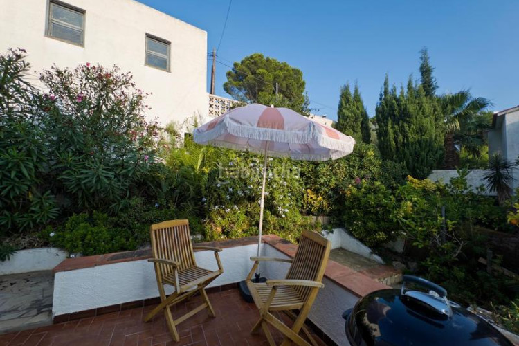 Casa  en cala Montgó con piscina, bonitas vistas y a sólo 180m del mar en Escala (L´)