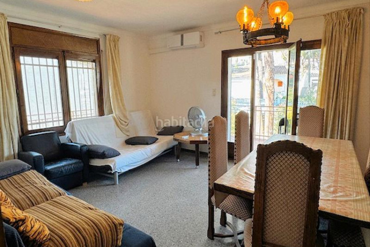Casa villa de 216m² con 5 dormitorios, 2 baños y piscina privada posible en Escala (L´)